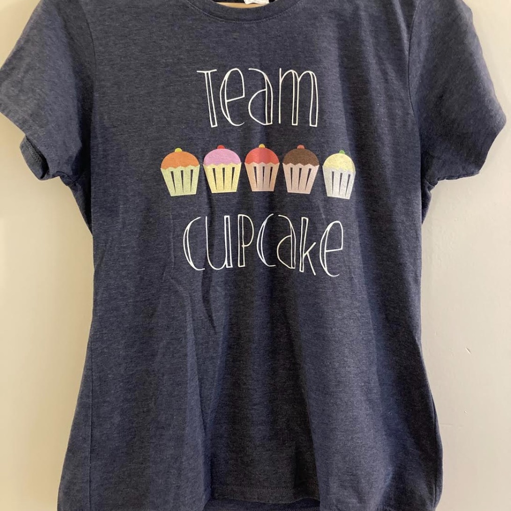 Cupcake graphic tee